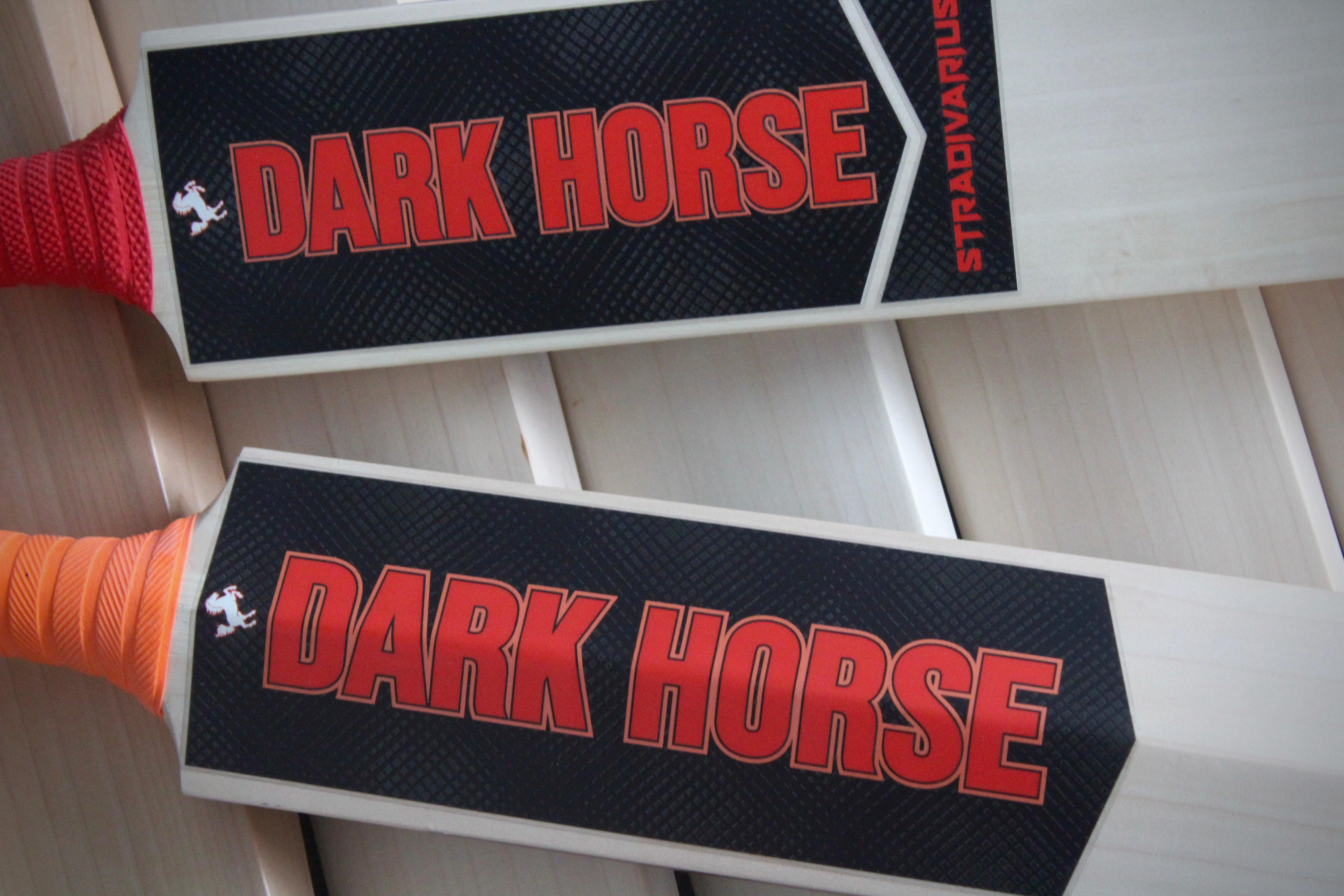 DARK HORSE STRADIVARIUS - SH