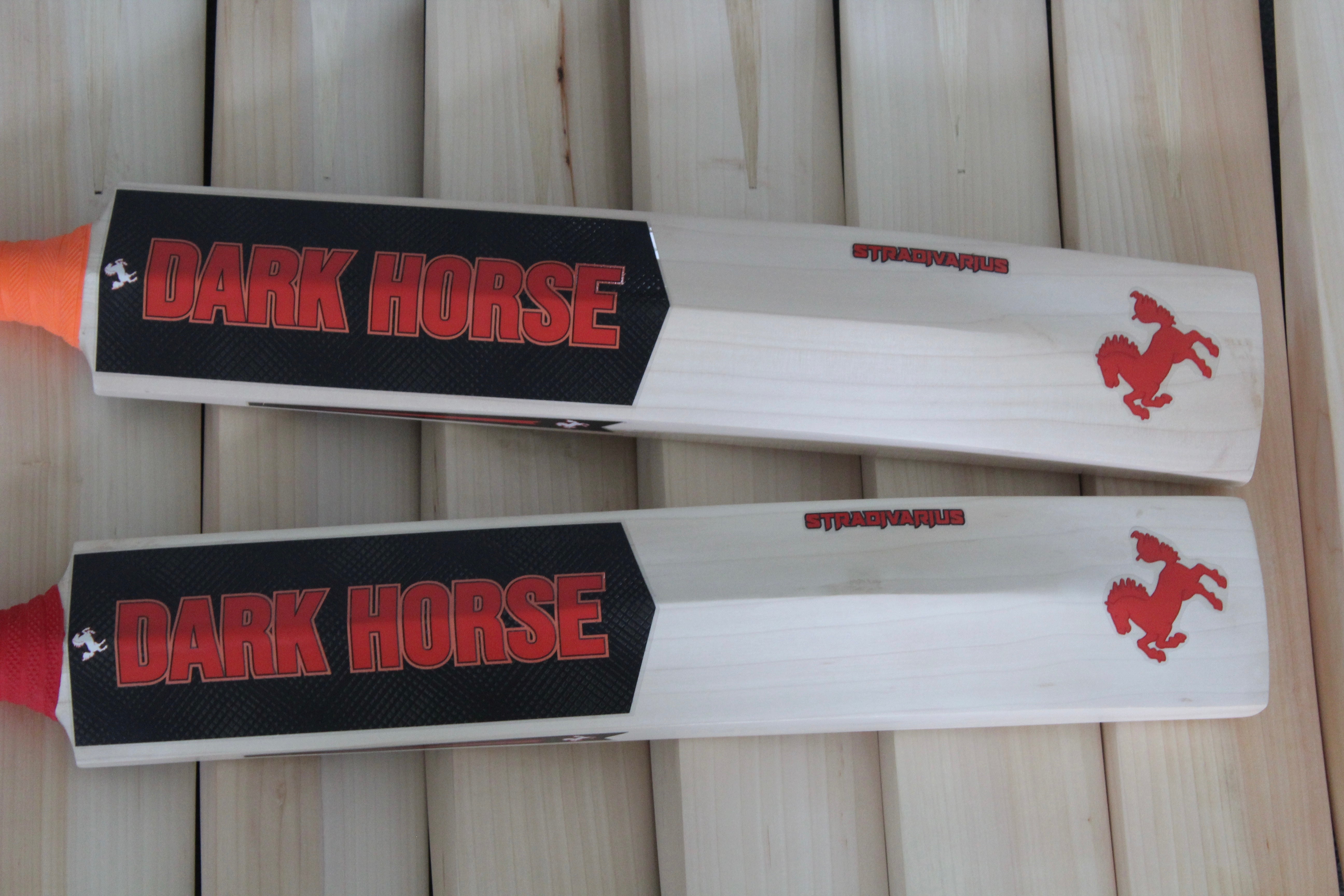 DARK HORSE STRADIVARIUS - SH