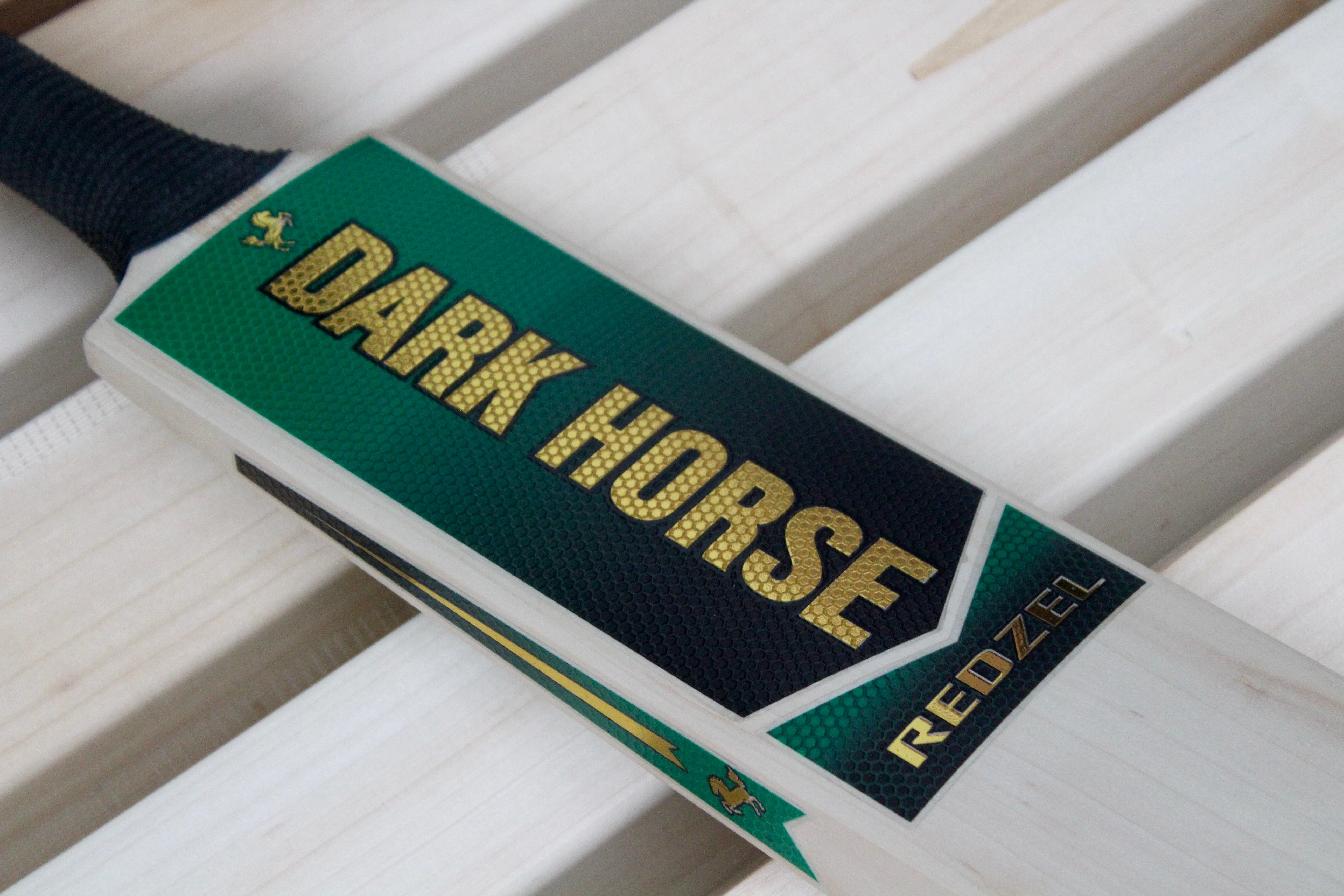 DARK HORSE REDZEL - SH
