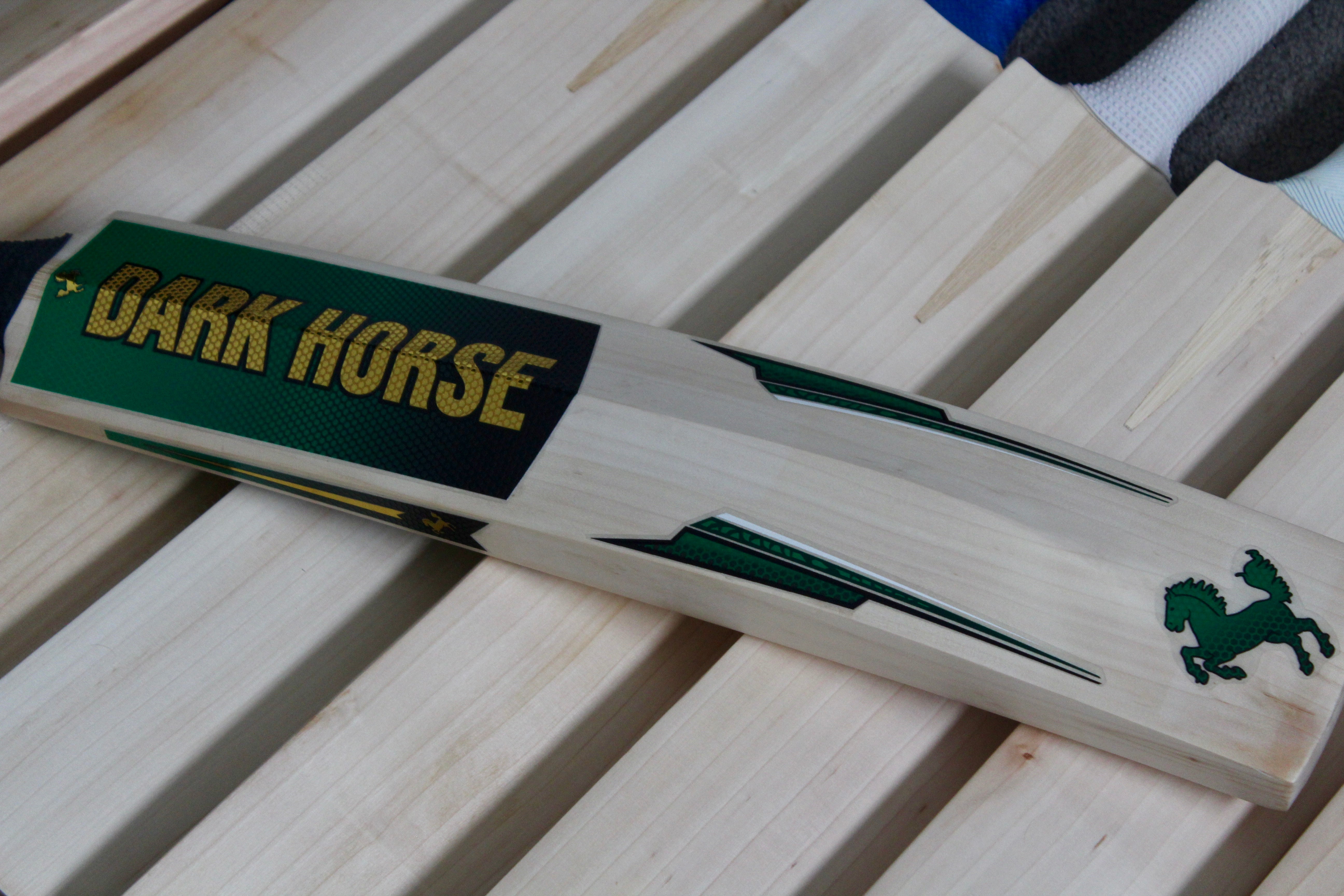 DARK HORSE REDZEL - SH